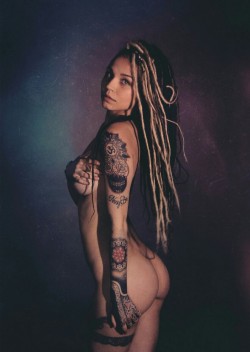 Fishball suicide nackt